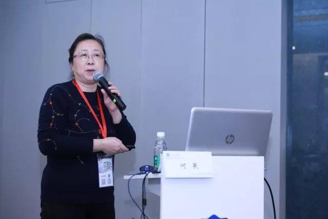 南京军区南京总医院肾科陈惠萍教授讲述了肾性骨代谢疾病的概念,诊断