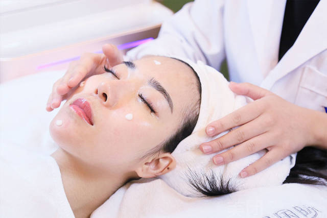 先天性皮肤不好的女性如何进行重庆皮肤管理?