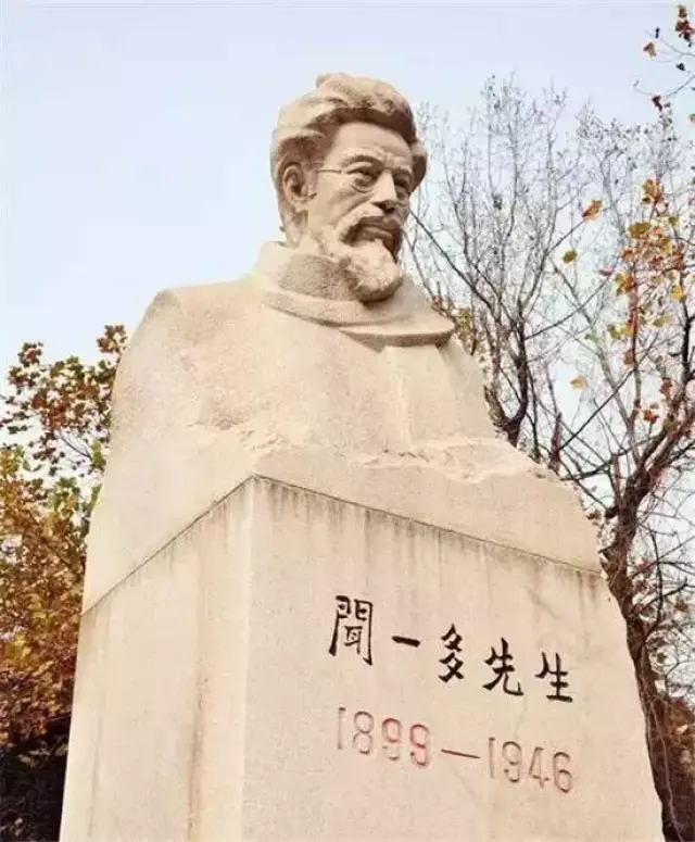 闻一多像 海大鱼山校区