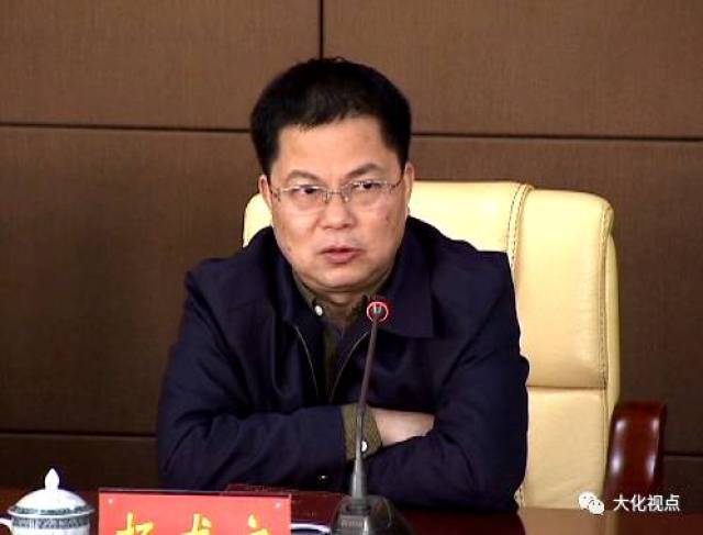 县委书记杨龙文出席会议.覃继虎 摄