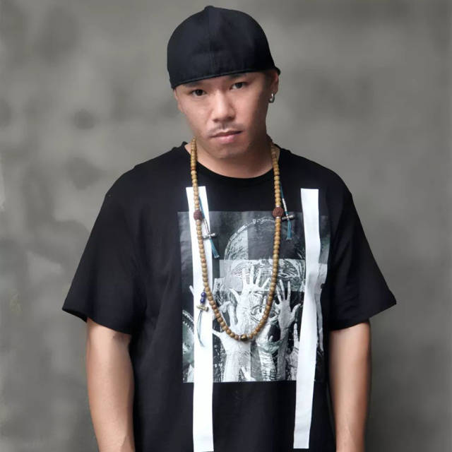 王波 mc webber 中国hiphop先锋人物,隐藏乐队成员 第一位蝉联iron