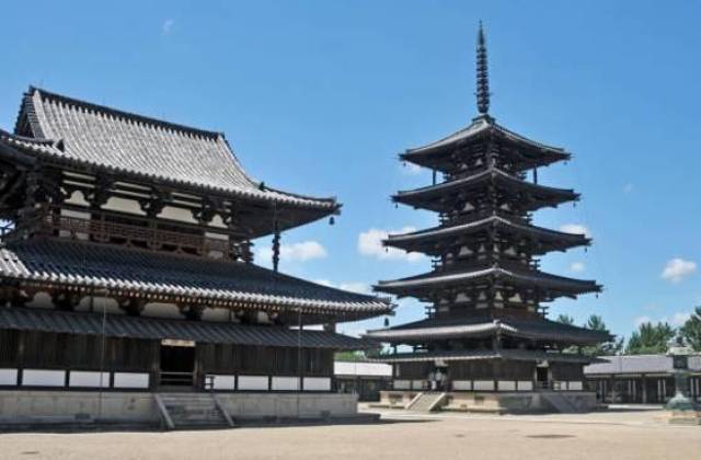 奈良的旅游胜地之一兴福寺:寺内的国宝馆陈设着阿修罗像,丈六释迦