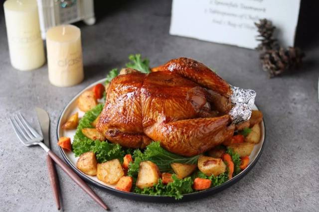 09烤好后摆盘即可.