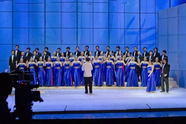 合唱演出时话筒如何摆放,看看这些超实用技巧!