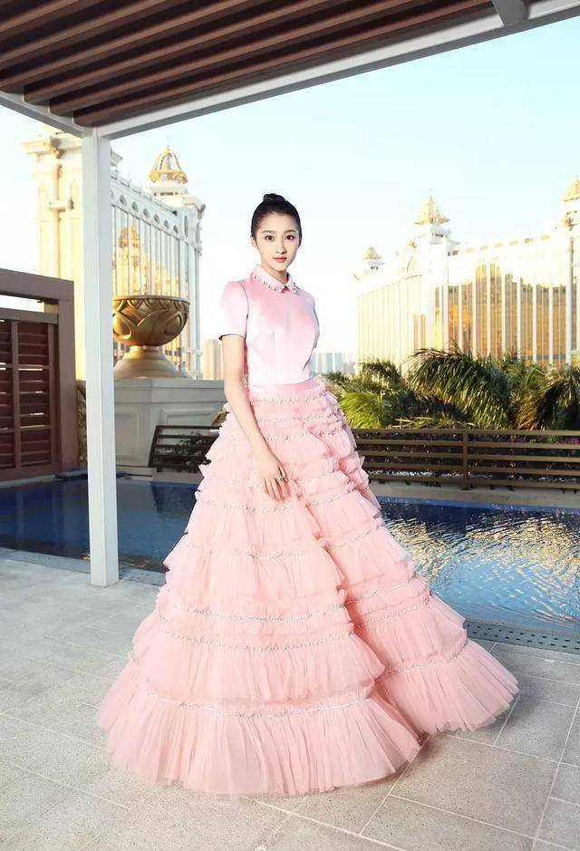 关晓彤身上难以摆脱的市井和土气被网友点透原因竟是一颗痣