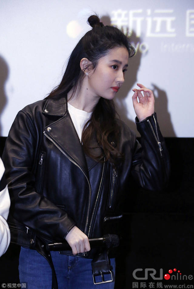 刘亦菲杭州宣传二代妖精挽兰花指秀盛世侧颜