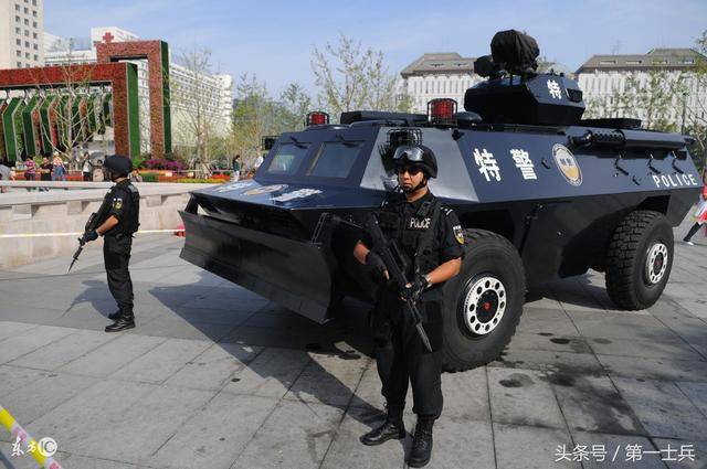 特别是最近中国的武警部队装备了一种新型的冲锋枪为05式冲锋枪