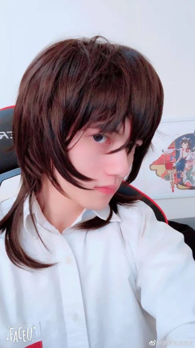 而这次的女装主题则是冬至,诺夏cos了一波全职高手中的人物.