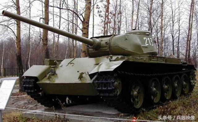 二战坦克 之 苏联t-44中型坦克:苏联t系列坦克中的"匆匆过客"
