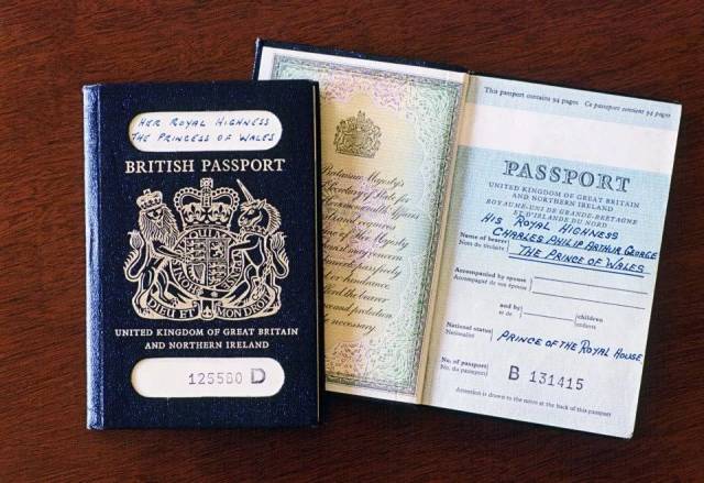 英国宣布脱欧后要换新护照,腐国人民炸了,女王笑了