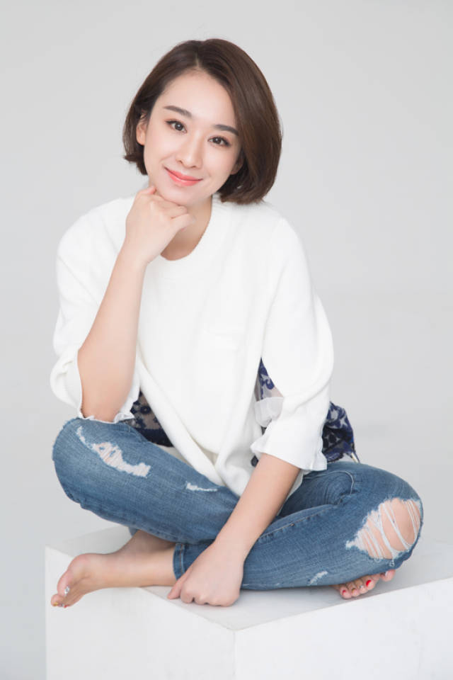 穆婷婷曝光关爱小动物写真,温暖一冬不孤单