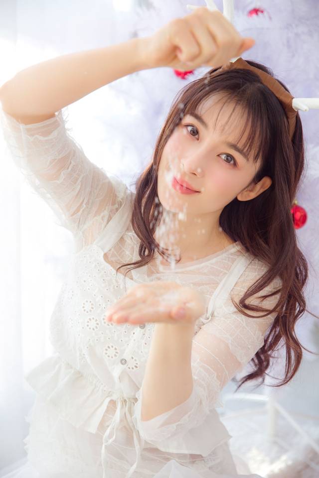 赵韩樱子甜美写真曝光演绎俏皮梦幻圣诞节