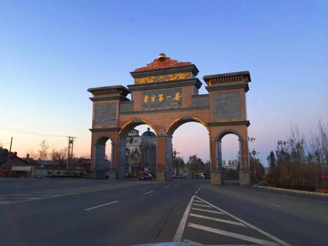 鸭绿江大桥是横跨中朝两国的国境桥 辽宁省丹东市振兴区浪头镇滨江