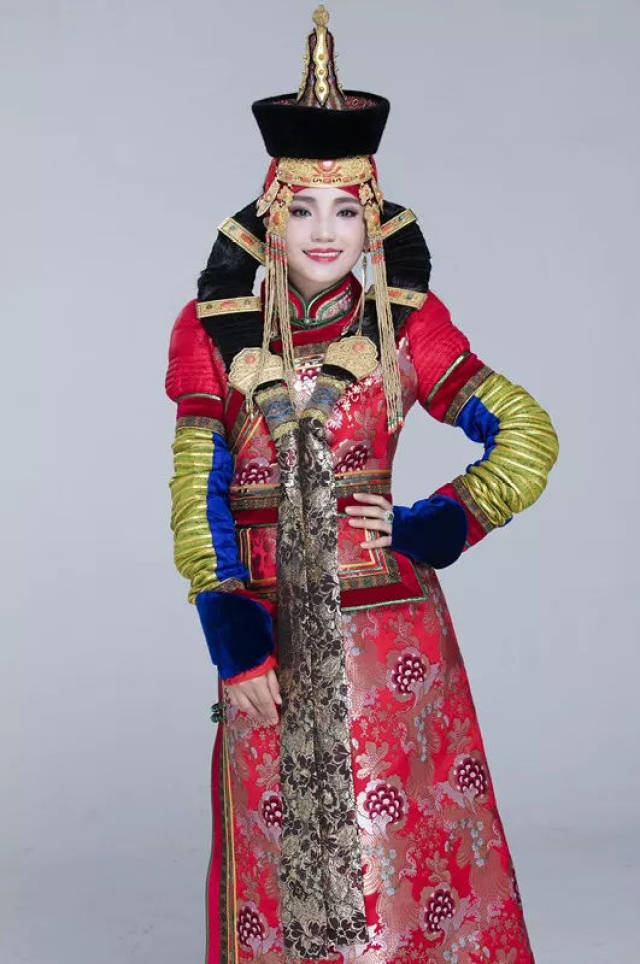 蒙古族歌手乌英嘎图片