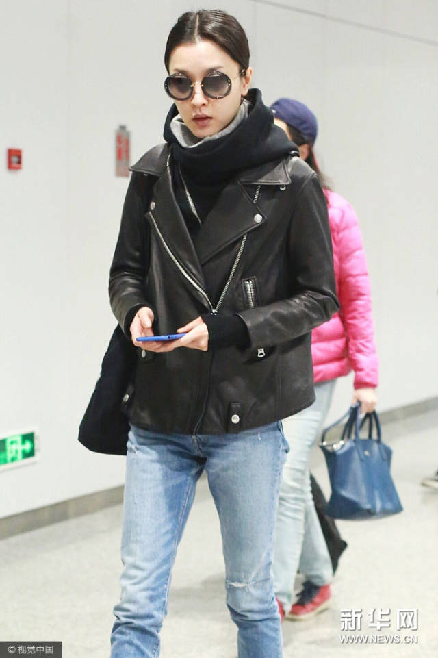 杜鹃穿一身黑皮衣尽显窈窕 高冷依旧