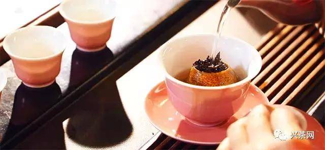 大红柑需要按需取茶,根据自己的口感放入茶量,一般6g茶,2g皮.