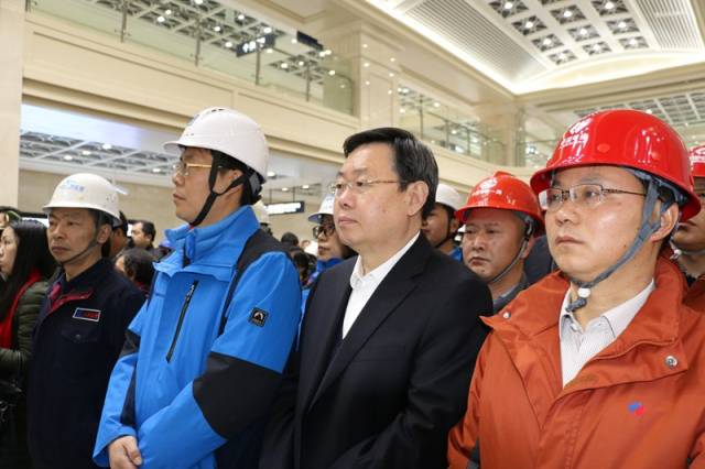 武汉地铁集团党委书记,董事长周少东介绍三条地铁线情况