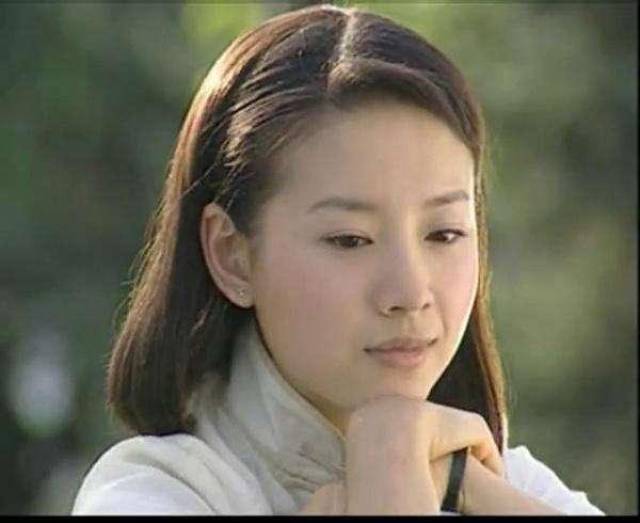 「胸针迷」《金粉世家》中董洁扮演的冷清秋为什么给人感觉很清纯