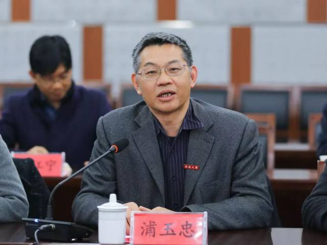 沈红星对南通大学长期以来给予港闸经济社会发展的支持表示感谢.