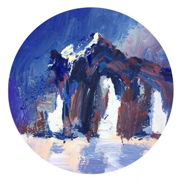 《锦簇》采用了"三角对立色"的方式,降低了画面的纯度,提高了背景的