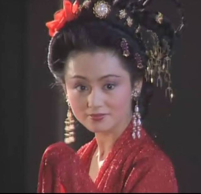 侯豪杰在1996年出演电影《杨贵妃后传,饰演杨贵妃,侯豪杰演的杨贵妃