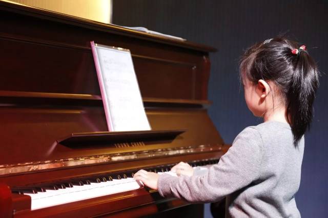 哪有什么钢琴小神童,只不过背后比别人更.