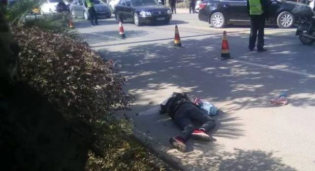 26日铜鼓3起车祸,1人惨死街头25日也有两起!1人重伤转院宜春急救!