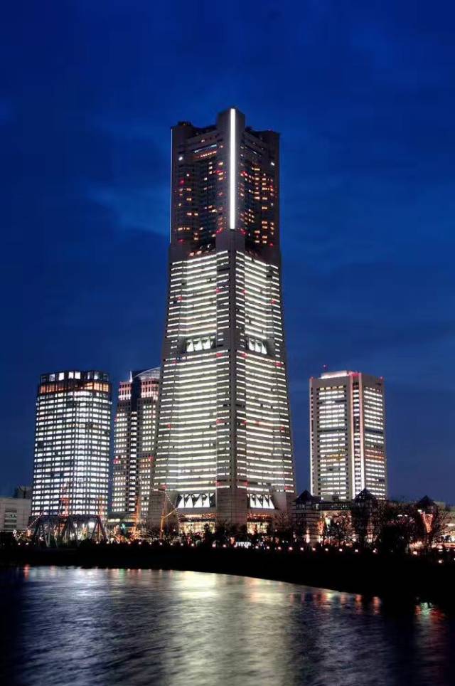 皇家花园酒店( yokohama royal park hotel):享绝佳的视野 旁边就是