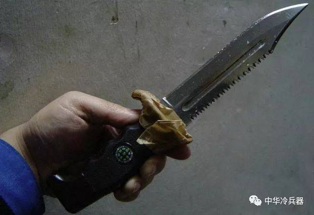 武警反恐匕首,是我国武警装备的现役军用匕首,刀身采用合金钢制造