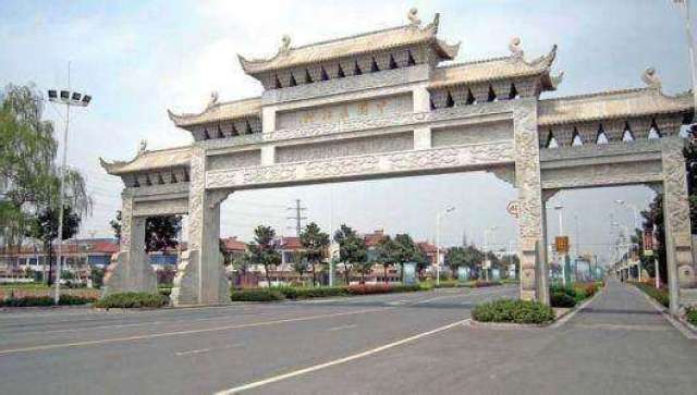 全国一个富的流油的村子, 堪比东垂小国, 但并不是华西村_手机搜狐网