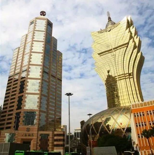 新葡京酒店澳门建筑地标不知不觉站到了2017的尾巴上,双旦已经来临