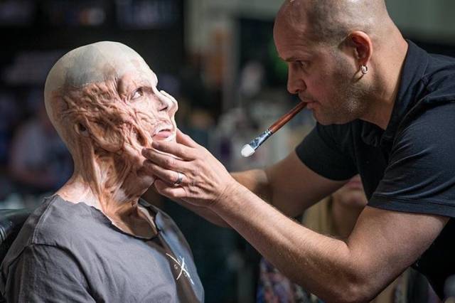 环极影视特效化妆,简单粗暴地说,特效化妆,它就是一种化妆.