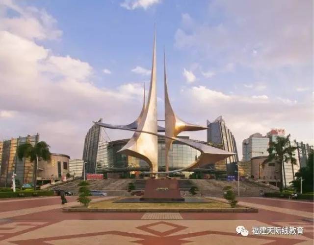 08:20前在五一广场福建大剧院大阶梯对面(三山一水市标下)集合签到,兵
