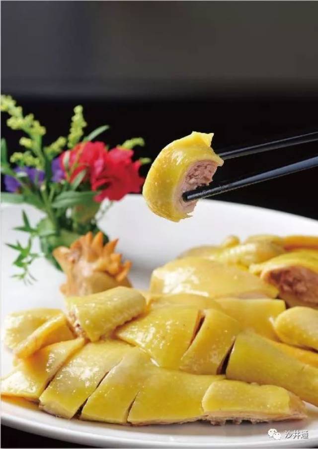 客家菜  岭南第一鹅食府 客家菜以"炖,烤,煲,酿"见长,用料追求原汁