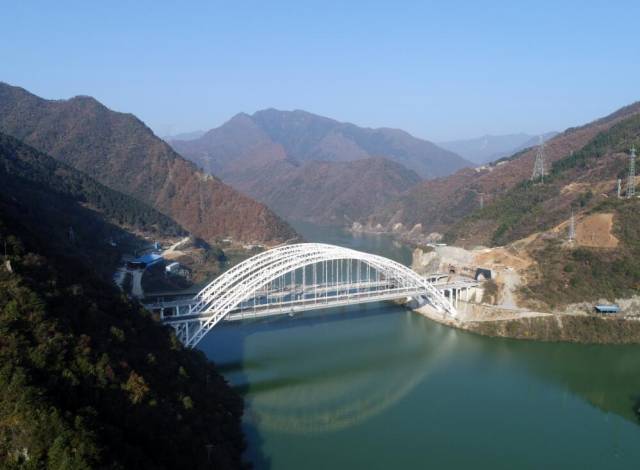 宝汉高速坪坎至汉中段通车汉中留坝40分钟