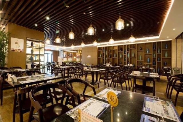 美食盛宴 | 至尊享受 蓝钻自助餐厅按照五星级酒店标准设计, 一直秉承