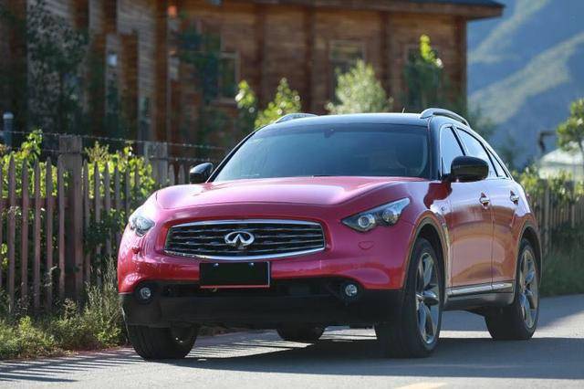 英菲尼迪fx350车身改色水晶粉贴膜效果图