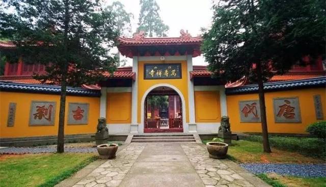 它与杭州的灵隐寺,净慈寺,宁波的天童寺,育王寺,并称为"禅院五山".