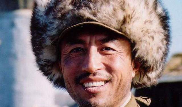 他竟然是胡歌的老师!演员在骨不在皮,用口语让网络爆炸的王洛勇