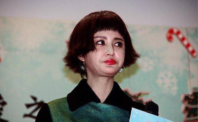 张歆艺疑似整容后遗症?近照表情僵硬似大妈,丑哭了!