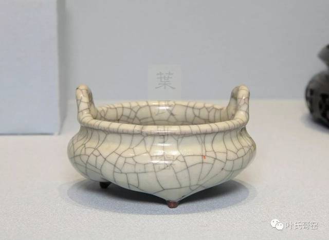 2017故宫博物院】哥窑瓷器展︱⑨哥窑双耳三足鬲式炉（超清晰图）_搜狐网