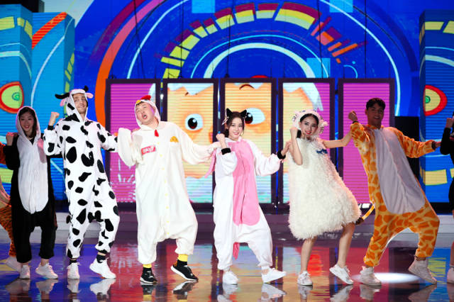 《快乐大本营》2017年末巨献 王俊凯迪丽热巴陪你"解忧跨年"