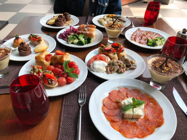 168位奢华酒店意大利半自助晚餐刷遍天价菜两三百的吞拿鱼小牛肉尖