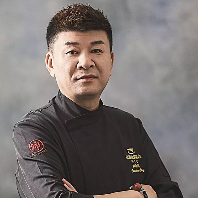 帅晓剑  身为上海诺莱仕游艇会行政总厨的帅晓剑,中国烹饪大师,国家