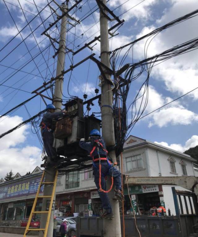 此次改造共為該村更換11基電杆,更換1200多米導線,安裝下戶線400多米