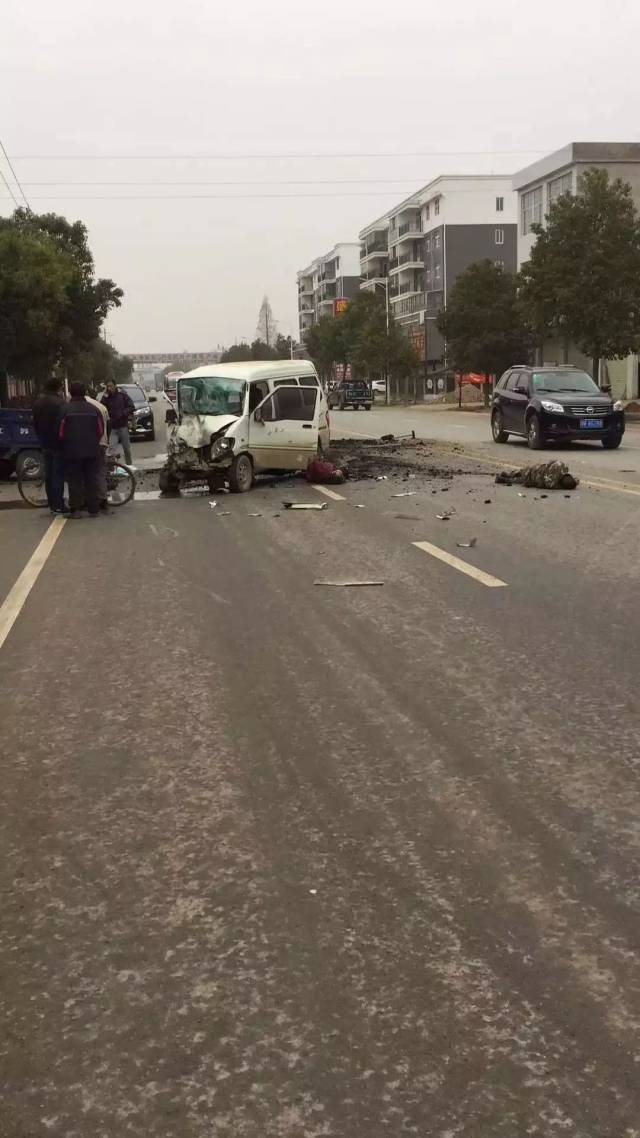 长沙县昨天发生的车祸图片
