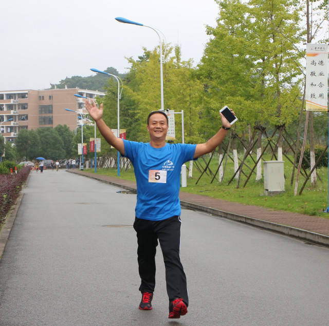 2017运动正能量:请查阅@杨启富的运动成绩单!