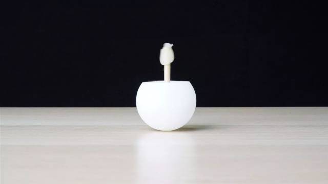 子弹为什么要旋转?看看这个乒乓球就明白了