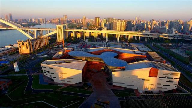 上海电视台大楼 ▼