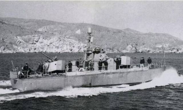 解放军55甲型炮艇将大自己6倍的对手打成残废